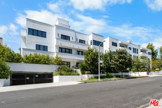853 S Lucerne Boulevard 202, Los Angeles, CA 90005