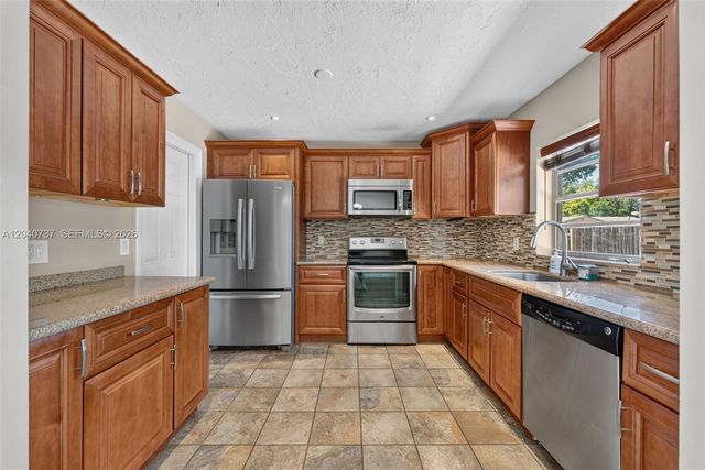 6848 NW 27th Way, Fort Lauderdale, FL 33309
