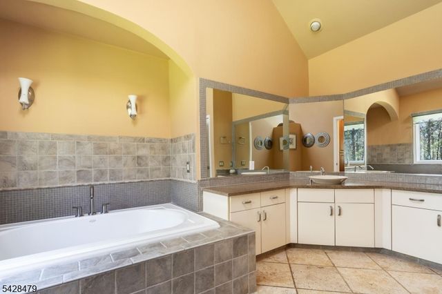 55 Janelle Ct, Bedminster Twp., NJ 07921