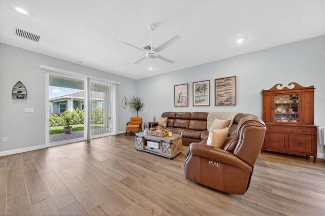 1920 SE Crosswood Way, Port St. Lucie, FL 34984