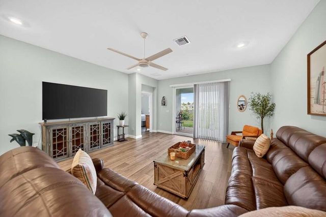 1920 SE Crosswood Way, Port St. Lucie, FL 34984