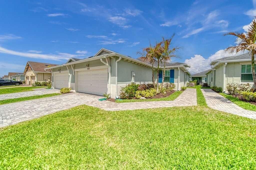 1920 SE Crosswood Way, Port St. Lucie, FL 34984