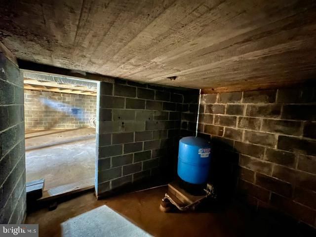 696 DUNKELS CHURCH RD, Kutztown, PA 19530