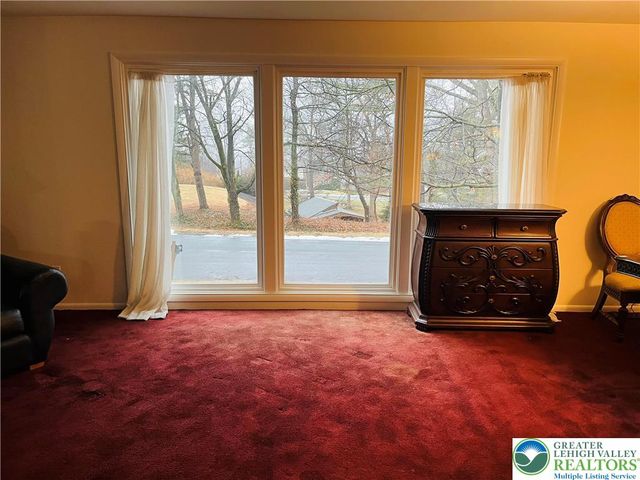 1989 Forest Lane, Lower Macungie Twp, PA 18103