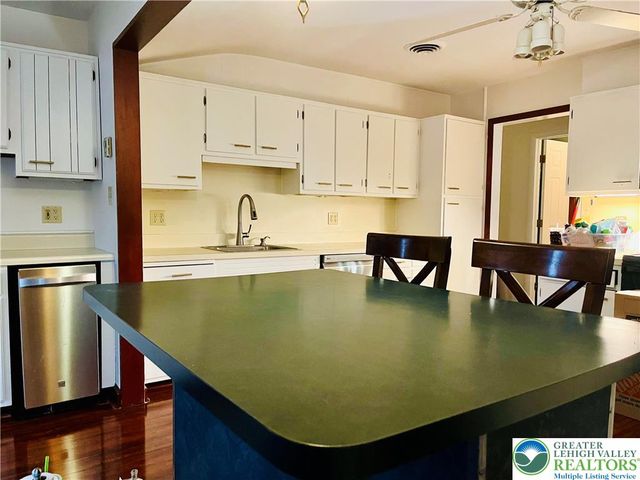 1989 Forest Lane, Lower Macungie Twp, PA 18103