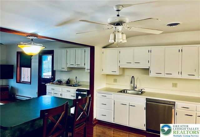 1989 Forest Lane, Lower Macungie Twp, PA 18103