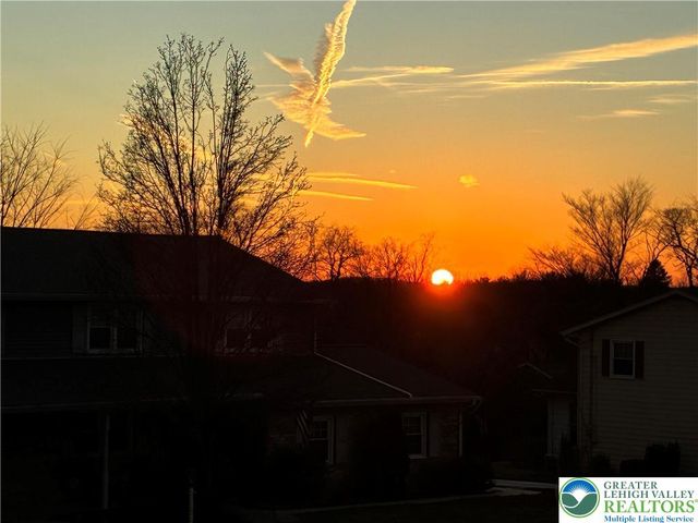 1989 Forest Lane, Lower Macungie Twp, PA 18103