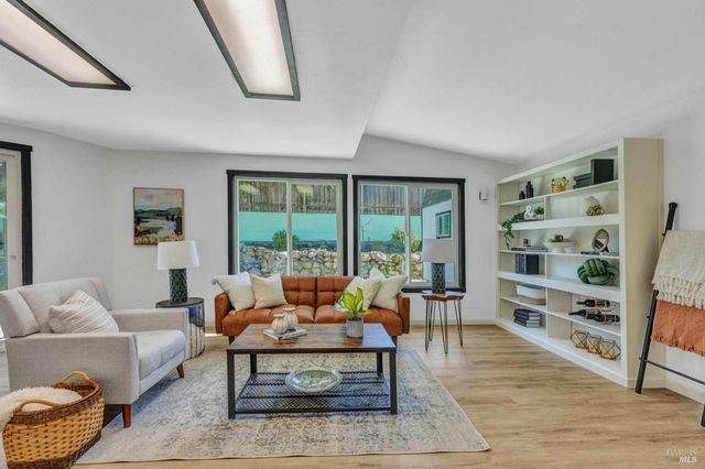 2114 Russell St, Napa, CA 94559