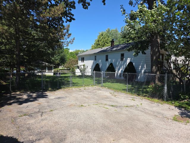26418 N Willow Avenue, Mundelein, IL 60060