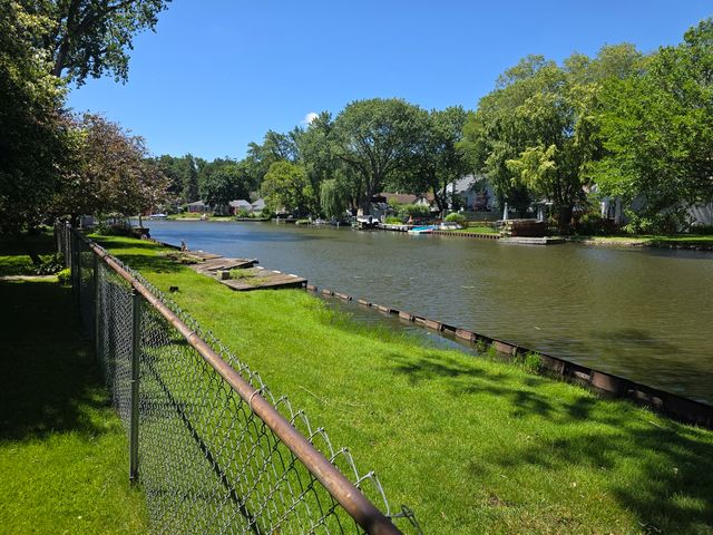 26418 N Willow Avenue, Mundelein, IL 60060