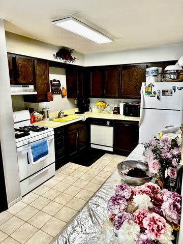239 N MILL Road 217, Addison, IL 60101