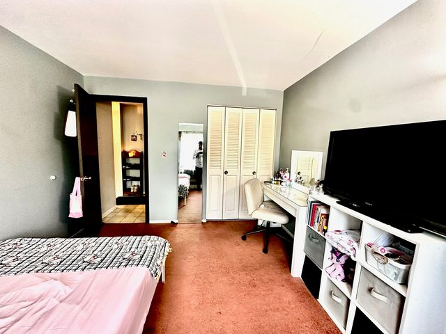 239 N MILL Road 217, Addison, IL 60101