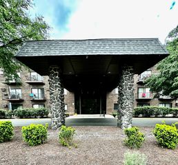 239 N MILL Road 217, Addison, IL 60101