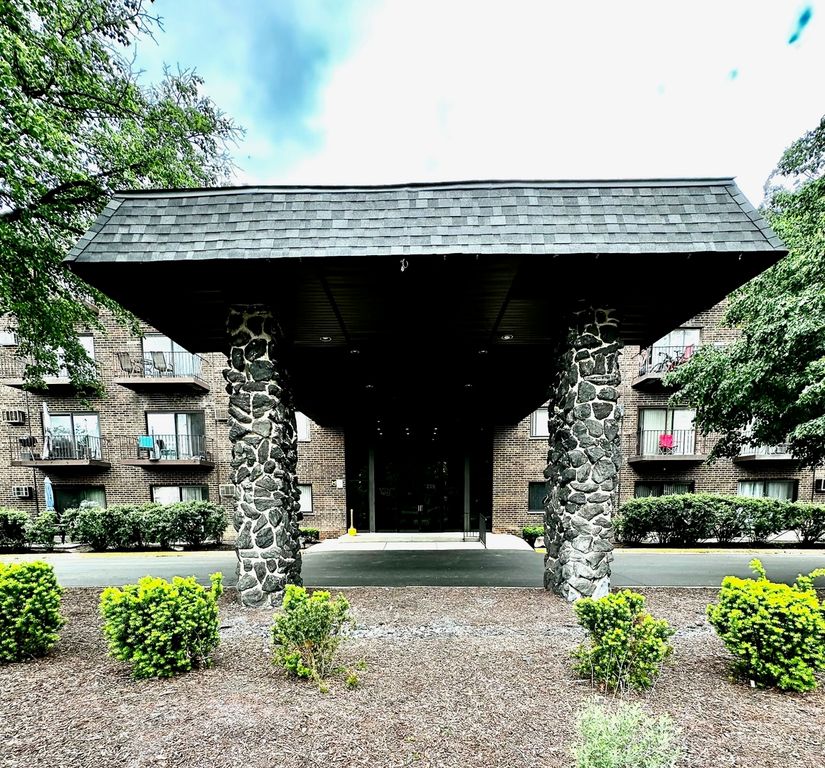 239 N MILL Road 217, Addison, IL 60101