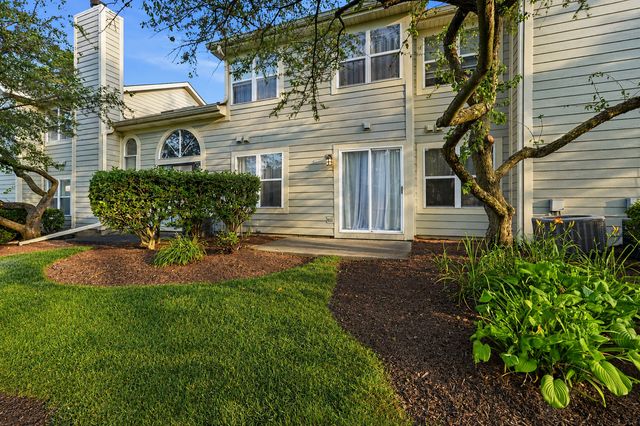 184 W Hamilton Drive, Palatine, IL 60067