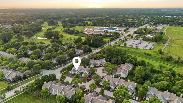 184 W Hamilton Drive, Palatine, IL 60067