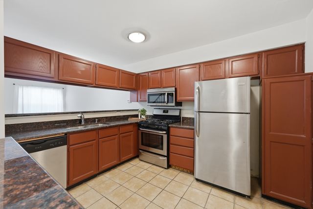 184 W Hamilton Drive, Palatine, IL 60067
