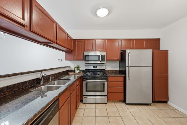 184 W Hamilton Drive, Palatine, IL 60067