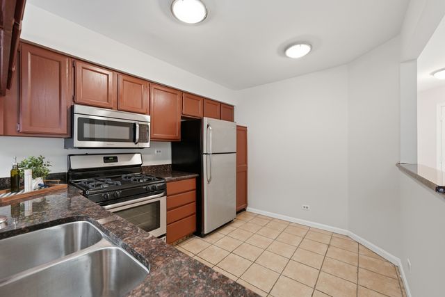 184 W Hamilton Drive, Palatine, IL 60067