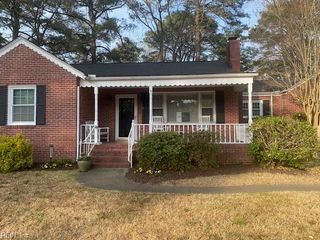 2008 Sterling Point DR, Portsmouth, VA 23703