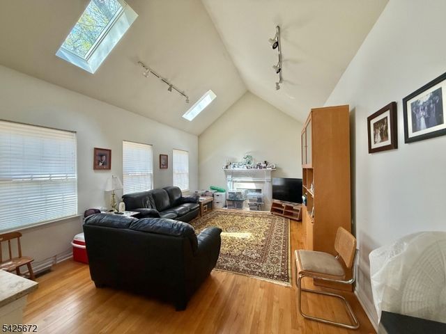 4 Scaletti Ct, Franklin Twp., NJ 08873