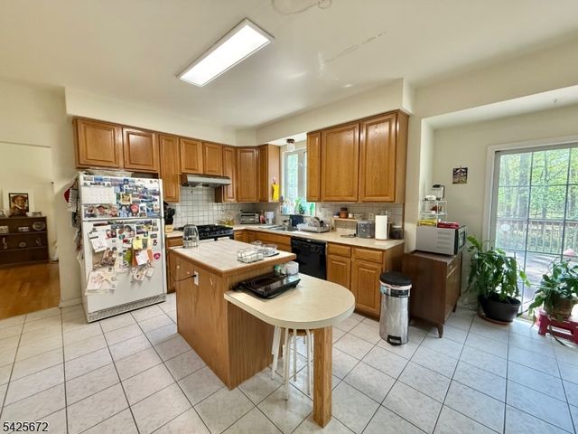 4 Scaletti Ct, Franklin Twp., NJ 08873