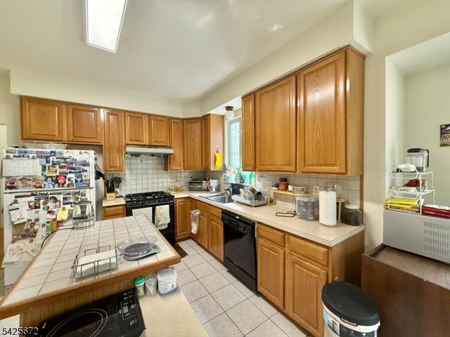 4 Scaletti Ct, Franklin Twp., NJ 08873