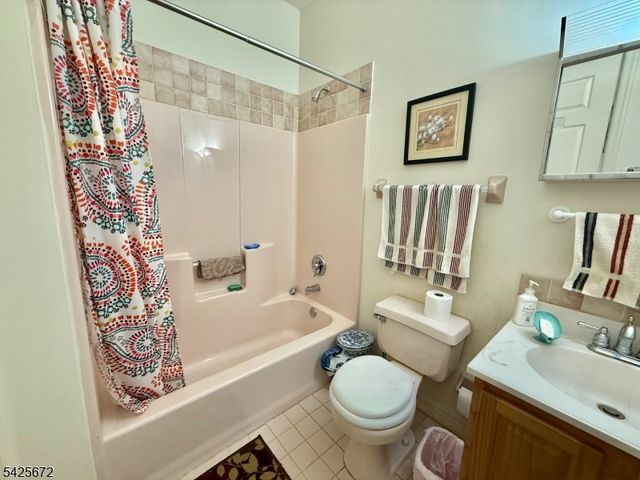 4 Scaletti Ct, Franklin Twp., NJ 08873