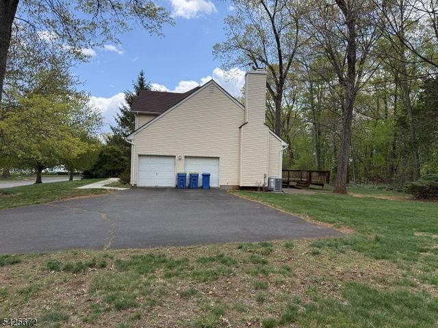 4 Scaletti Ct, Franklin Twp., NJ 08873