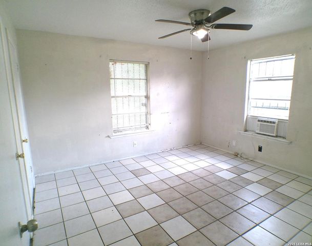 2615 Barney Ave, San Antonio, TX 78237