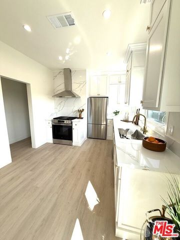 900 N Alfred Street 3, Los Angeles, CA 90069