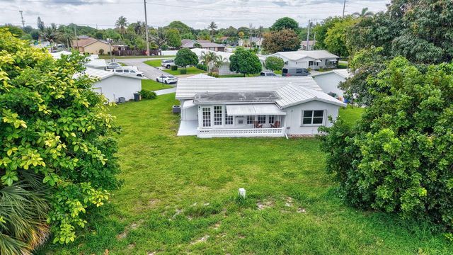 105 NW 8th Place, Boynton Beach, FL 33426
