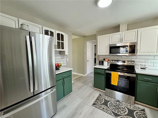 2401 Phoenix Drive, Greensboro, NC 27406