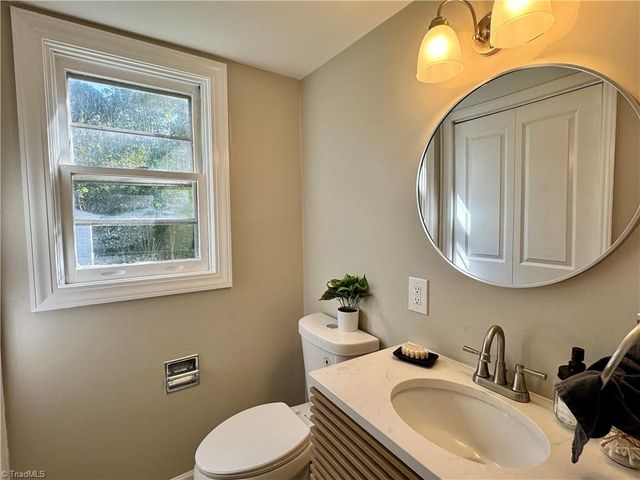 2401 Phoenix Drive, Greensboro, NC 27406