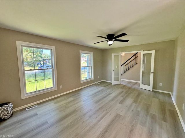 2401 Phoenix Drive, Greensboro, NC 27406