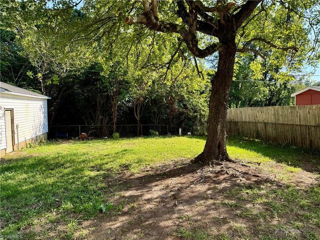 2401 Phoenix Drive, Greensboro, NC 27406