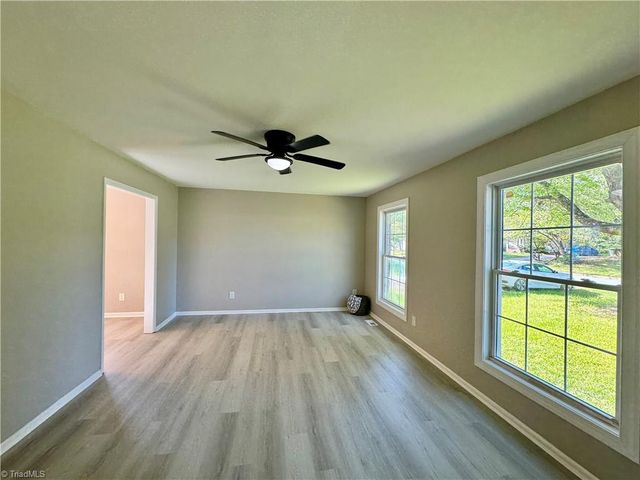 2401 Phoenix Drive, Greensboro, NC 27406