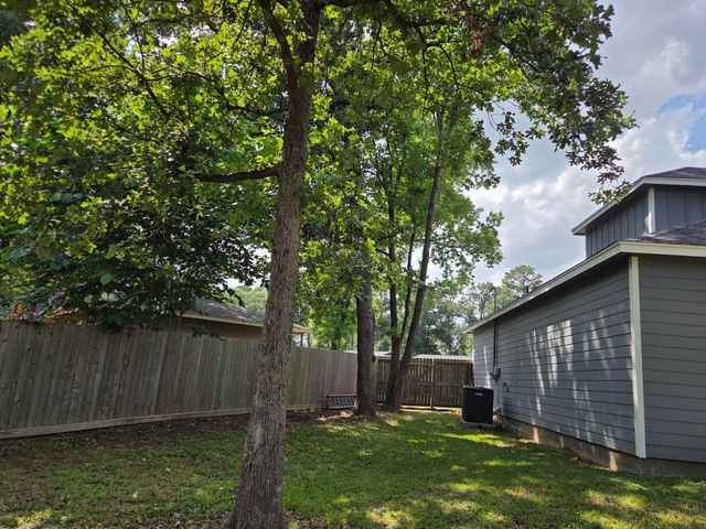 2 Mace Street, Conroe, TX 77303
