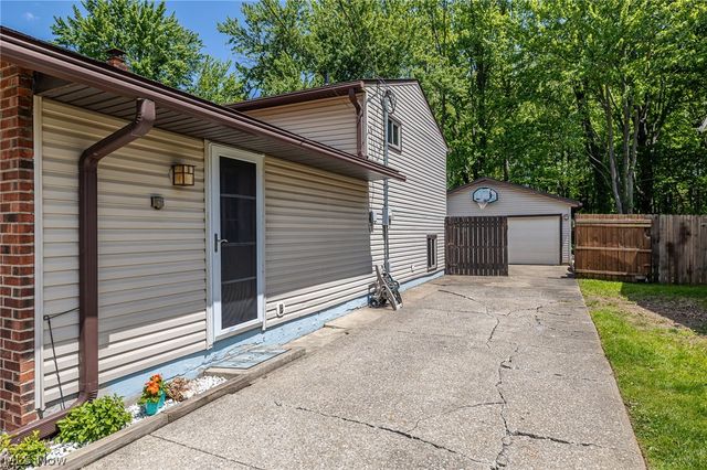 6243 Rosebelle Avenue, North Ridgeville, OH 44039