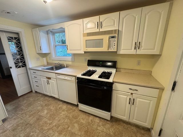 22 Fernwood Avenue, Haverhill, MA 01835