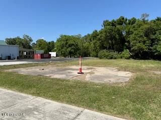 306 Coleman Avenue, Waveland, MS 39576