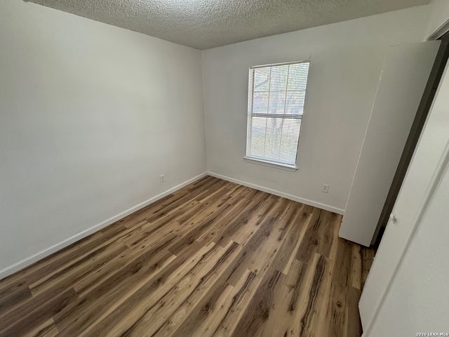 202 Ash Dr Apt 103, Converse, TX 78109
