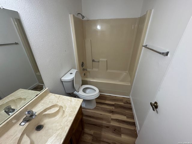 202 Ash Dr Apt 103, Converse, TX 78109