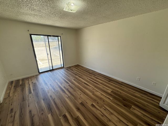 202 Ash Dr Apt 103, Converse, TX 78109