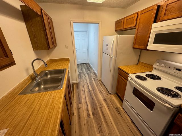 202 Ash Dr Apt 103, Converse, TX 78109