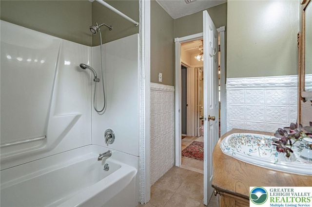 3105 Sussex Road, Salisbury Twp, PA 18103