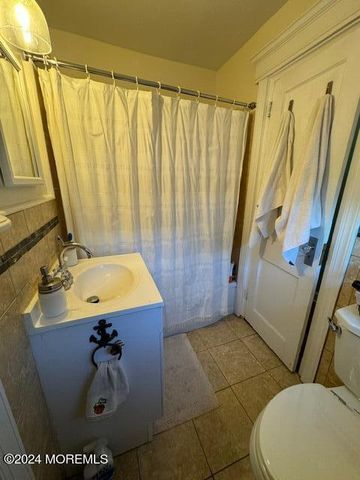 302 Deal Lake Drive 20, Asbury Park, NJ 07712