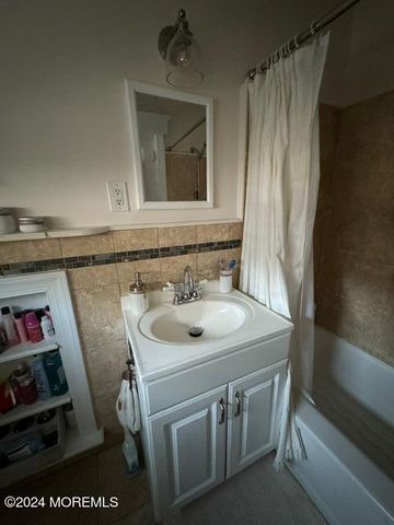 302 Deal Lake Drive 20, Asbury Park, NJ 07712