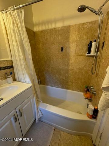 302 Deal Lake Drive 20, Asbury Park, NJ 07712