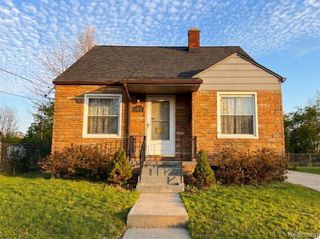 183 Crystal Lake Drive, Pontiac, MI 48341